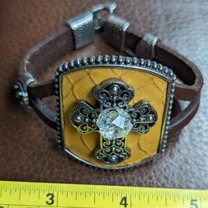 Beautiful Kerusso Faith Gear Leather Bracelet. Very Pretty, it has a Glass bead